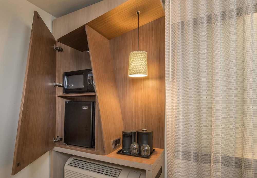 Готель Courtyard By Marriott Toronto Mississauga/West Екстер'єр фото